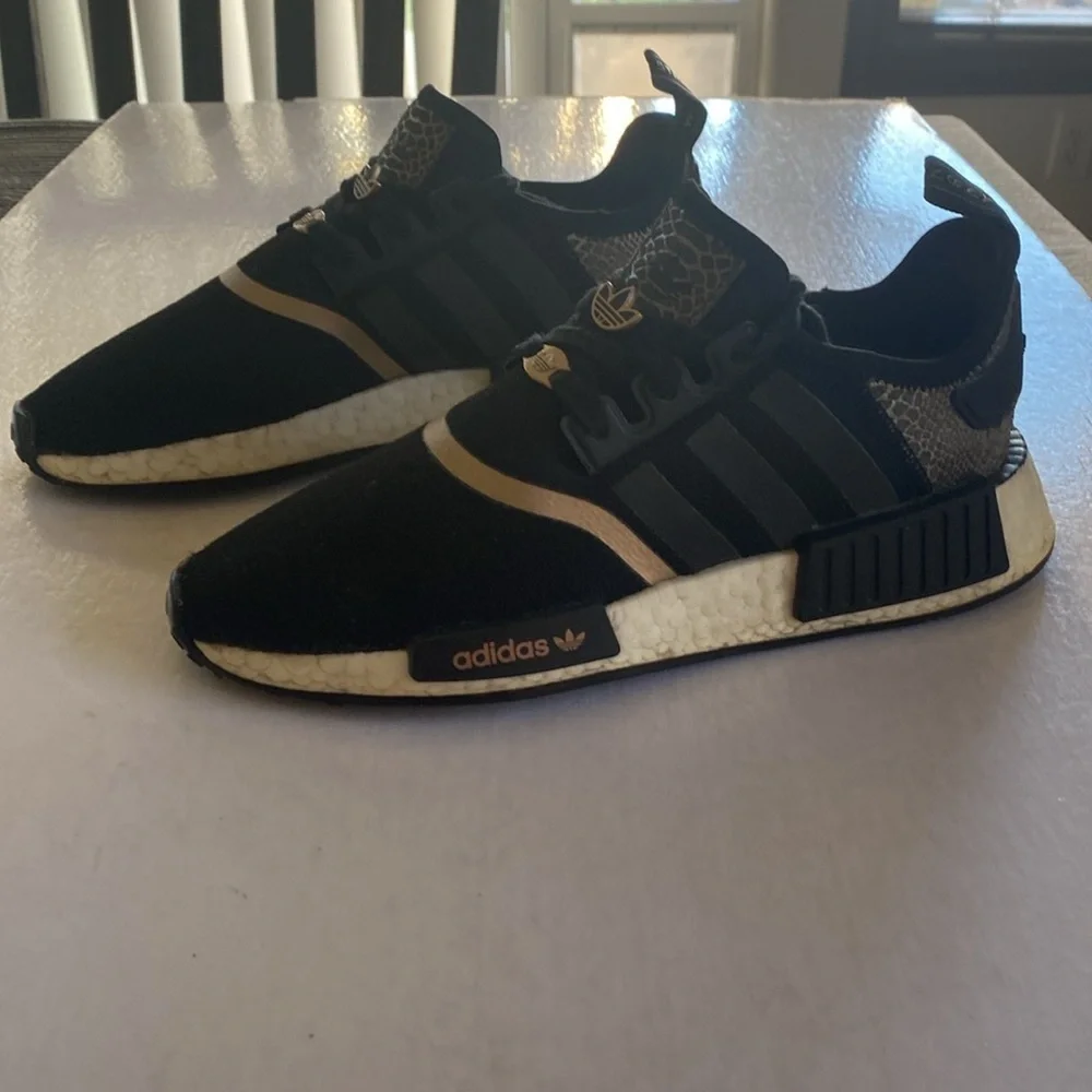 ADIDAS Originals Women’s NMD R1 Sneakers GY6300 Black / Rose Gold Size 8